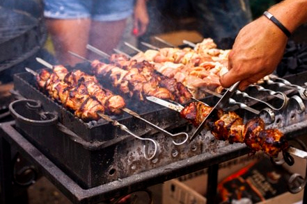 close-up-barbecue-with-fresh-meat_23-2148301313